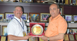 EFSANE BAŞKAN’A YILIN İŞADAMI ÖDÜLÜ