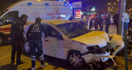 HATAY’DA OTOMOBİL İLE HAFİF TİCARİ ARACIN KARIŞTIĞI KAZADA 6 KİŞİ YARALANDI