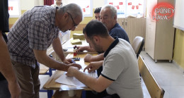 DEPREMDEN ETKİLENEN HATAY’DA VATANDAŞLAR SANDIK BAŞINDA