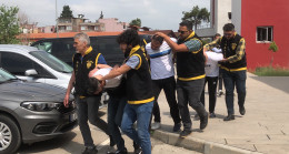 ADANA’DA KADIN KIYAFETİ GİYEREK SİLAHLA  KUYUMCUYU SOYMAYA ÇALIŞAN 4 KİŞİ TUTUKLANDI