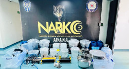 ADANA’DA DEPOYA DÜZENLENEN OPERASYONDA 205 LİTRE SIVI METAMFETAMİN ELE GEÇİRİLDİ