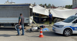 ADANA’DA PARK HALİNDEKİ KAMYONETE ÇARPAN MOTOSİKLETİN SÜRÜCÜSÜ HAYATINI KAYBETTİ