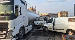 MERSİN’DE 4 ARACIN KARIŞTIĞI ZİNCİRLEME TRAFİK KAZASINDA 11 KİŞİ YARALANDI
