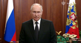 RUSYA DEVLET BAŞKANI VLADİMİR PUTİN, “KARŞILAŞTIĞIMIZ İHANETTİR. FAHİŞ HIRSLAR VE KİŞİSEL ÇIKARLAR, ÜLKE VE HALKA YÖNELİK İHANETE YOL AÇTI.”