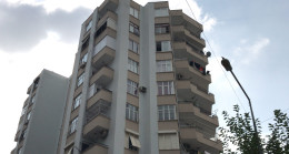 ADANA’DA ANNE VE 16 YAŞINDAKİ OĞLU EVDE BIÇAKLANARAK ÖLDÜRÜLDÜ.. AĞIR YARALI OLAN ŞÜPHELİ BABA HASTANEYE KALDIRILDI