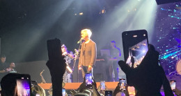 ŞARKICI MANUŞ BABA ALADAĞ İLÇESİNDE VERDİĞİ KONSERLE DİNLEYİCİLERİ COŞTURDU