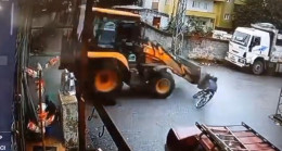 HATAY’DA İŞ MAKİNESİNİN ÜSTÜNDEN GEÇTİĞİ BİSİKLETLİ ÇOCUK YARALANDI
