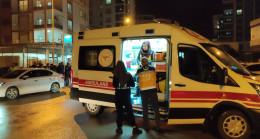 ADANA’DA OTOMOBİLLE ÇARPIŞAN MOTOSİKLETTEKİ 2 KİŞİ YARALANDI