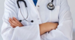 ADANA’DA SAHTE DOKTOR YAKA KARTI KULLANAN KADIN YAKALANDI