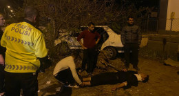 ADANA’DA İKİ OTOMOBİLİN ÇARPIŞMASI SONUCU 5 KİŞİ YARALANDI