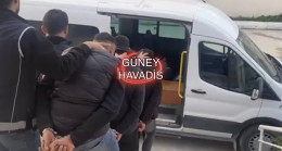 HATAY’DA YURDA YASA DIŞI YOLLARLA GİRDİĞİ BELİRLENEN 52 DÜZENSİZ GÖÇMEN YAKALANDI