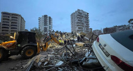 ADANA’DA DEPREMDE YIKILAN ÖZGÜR APARTMANI’NIN 2 MÜTEAHHİDİNİN YARGILANMASINA DEVAM EDİLDİ