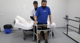 HATAY’DA DEPREMLERDE YARALANANLAR FİZİK TEDAVİYLE AYAĞA KALKMAYA ÇALIŞIYOR