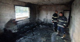 ADANA’NIN CEYHAN İLÇESİNDE ÇIKAN YANGINDA  MÜSTAKİL EV KULLANILAMAZ HALE GELDİ