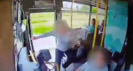 ADANA’DA KAPISI AÇIK SEYREDEN OTOBÜSTEN DÜŞEN KADIN AĞIR YARALANDI