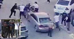 ADANA’DA TARTIŞTIĞI SÜRÜCÜYÜ EŞİNİN YANINDA DÖVÜP ARACINI PARÇALAYAN 2 MOTOSİKLET SÜRÜCÜSÜ TUTUKLANDI