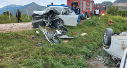 ADANA’DA 2 OTOMOBİLİN ÇARPIŞMASI SONUCU 1 KİŞİ ÖLDÜ, 2 KİŞİ YARALANDI