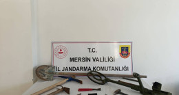 Mersin’de kaçak kazı yapan 2 kişi suçüstü yakalandı