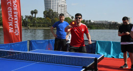 ADANA’DA SEYHAN NEHRİ ÜZERİNDE MASA TENİSİ YARIŞMALARI DÜZENLENDİ
