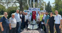 Srebrenitsa’da 29 yıl önce yaşanan acı katliam Adana’daki anıt önünde anıldı.