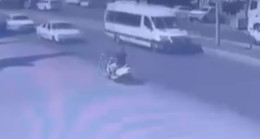 Adana’da otomobille çarpışan motosikletin sürücüsü yaralandı