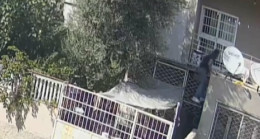 Adana’da tırmanarak girdikleri evden 7 bin 500 lira çaldılar