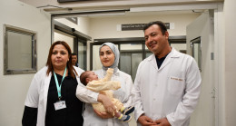 Adana’da tüp bebek tedavisiyle çocuk sahibi olan çift oğullarına doktorun adını verdi