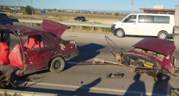 ADANA’DA FECİ KAZA, OTOMOBİL İKİYE AYRILDI