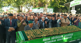 Adana’da otomobil ile motosikletin çarpıştığı kazada köprüden düşmesi sonucu yaşamını yitiren çocuğun cenazesi toprağa verildi.