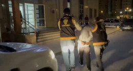 Adana’da “uyuşturucu ticareti” suçundan 17 yıl 2 ay 20 gün kesinleşmiş hapis cezasıyla aranan firari hükümlü yakalandı.