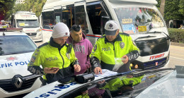 Adana’da trafik polisleri toplu taşıma araçlarını sivil denetledi