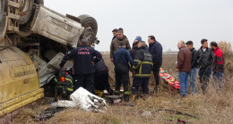 Adana’da devrilen hafriyat kamyonun şoförü yaralandı