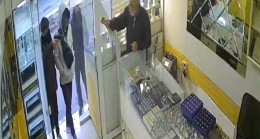 Adana’da kuyumcuda soygun girişimi ve bakkalda soyguna karışan 4 zanlı tutuklandı