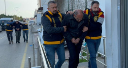 Adana’da evlerinde ruhsatsız 12 silah ele geçirilen 2 kardeş tutuklandı