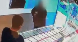 Adana’da silahlı kuyumcu soygunu girişimi kamerada