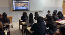 Adana’da öğrenciler Türkiye’nin insanlı ilk uzay misyonunun anlatıldığı “Ufkun Ötesinde” belgeselini izledi