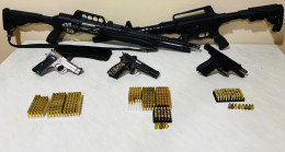 Adana’da bir evde 5 ruhsatsız silah ve 362 mermi ele geçirildi