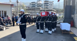 HATAY’DA KALP KRİZİ SONUCU YAŞAMINI YİTİREN POLİS MEMURUNUN CENAZESİ MEMLEKETİ OSMANİYE’DE TOPRAĞA VERİLDİ