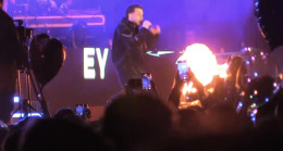 Şarkıcı Sefo, Adana’da devam eden 13. Uluslararası Portakal Çiçeği Karnavalı’nda konser verdi