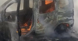 Adana-Pozantı Otoyolu Gülek Tüneli mevkisinde seyir halindeki hafif ticari araç alev alev yandı