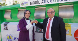 Mersin’de en çok geri dönüştürülebilir atık toplayan kişiye çeyrek altın verildi