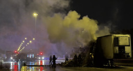 Adana’da iki araca çarpıp alev alan cipteki 2 kişi yaralandı