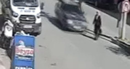 Hatay’da otomobilin yayaya çarptığı kaza güvenlik kamerasında