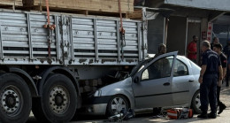 Adana’da tıra arkadan çarpan otomobildeki 1 kişi öldü, 1 kişi yaralandı