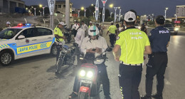 Adana’da trafik polislerince gerçekleştirilen denetimlerde 16 motosiklet trafikten menedildi