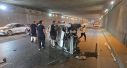 Adana’da alt geçit duvarına çarpan hafif ticari aracın sürücüsü yaralandı
