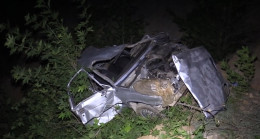 ADANA’NIN KOZAN İLÇESİNDE UÇURUMA YUVARLANAN OTOMOBİLDE 1’ÇOCUK 5 KİŞİ HAYATINI KAYBETTİ