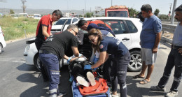 Mersin’de bariyere çarpan otomobilin sürücüsü yaralandı