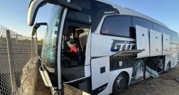 Mersin’de refüje çarpan yolcu otobüsündeki 4 kişi yaralandı