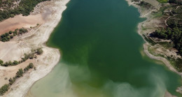 Kahramanmaraş ve Osmaniye sınırları içinde yer alan Aslantaş Gölü’nde kuraklık nedeniyle su seviyesi azaldı
